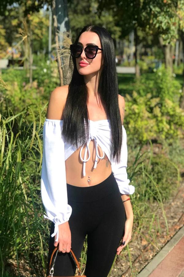 Experience Unforgettable Moments with Poppy Scarlet Today